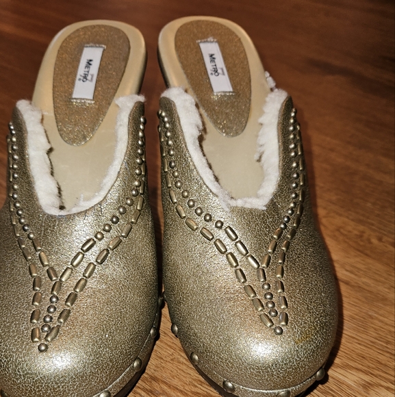 Metro 7 Gold Shimmer Clog Platform Heel, Faux Fur, with Beads & Studs size 6 - Picture 2 of 7